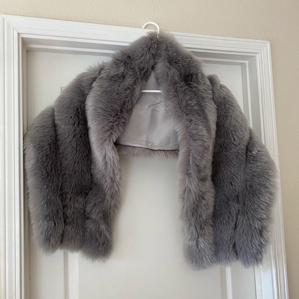 Gray faux fur shawl